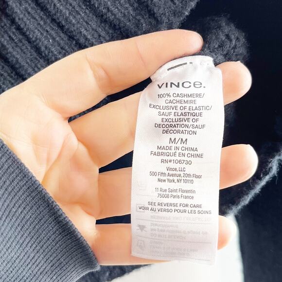 Vince. Monogram 100% Cashmere Raglan Sleeve Crew Neck Sweater Black Medium - Picture 3 of 6